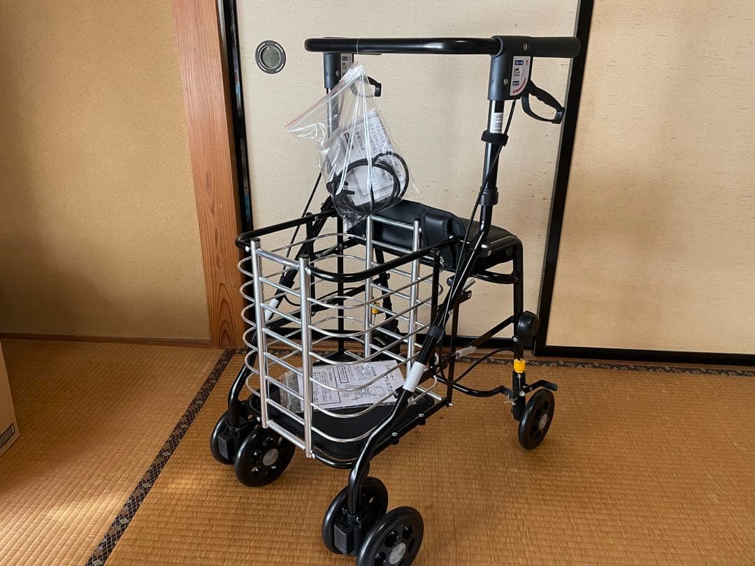 【新品・未使用】シルバーカー 介護用 歩行補助 折りたたみ可 座面付き