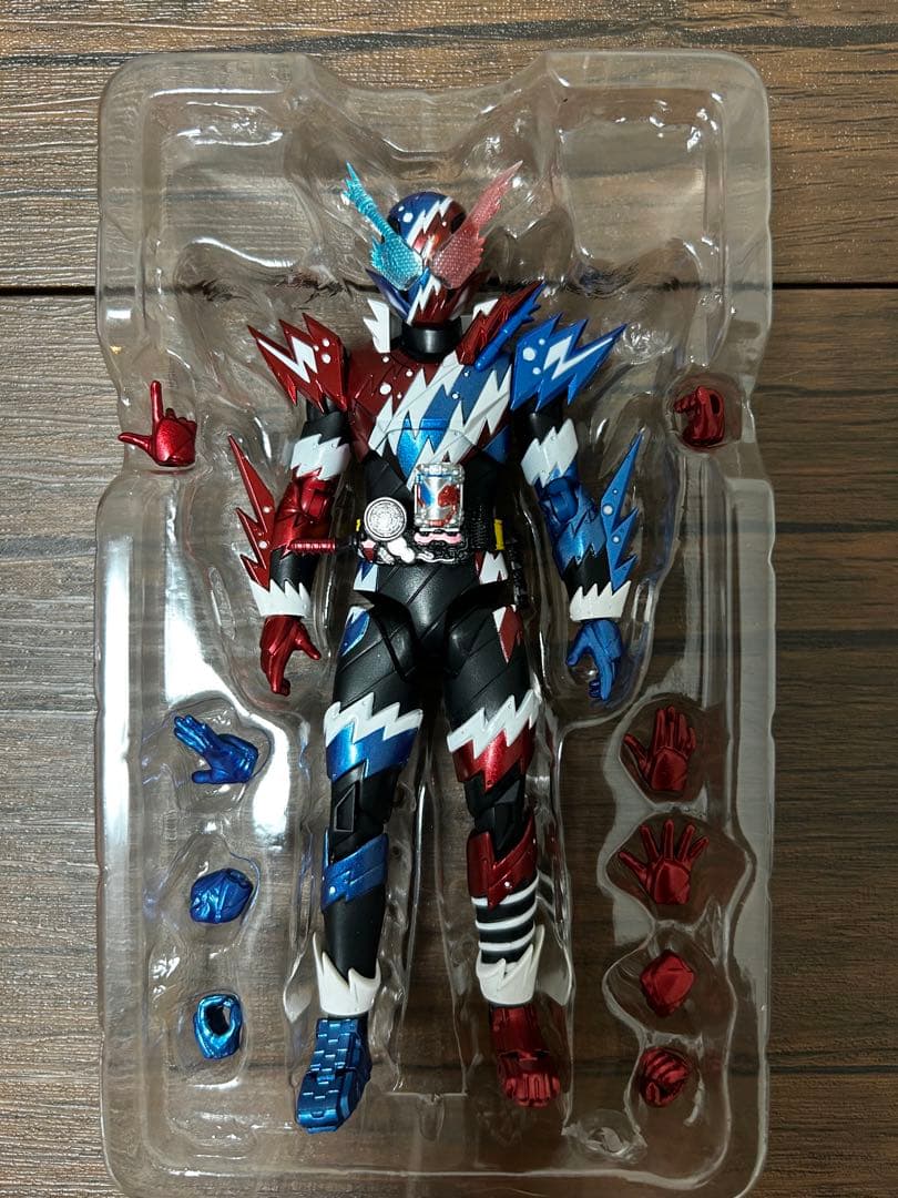 S.H.Figuarts 仮面ライダービルド　ラビットタンクスパークリング