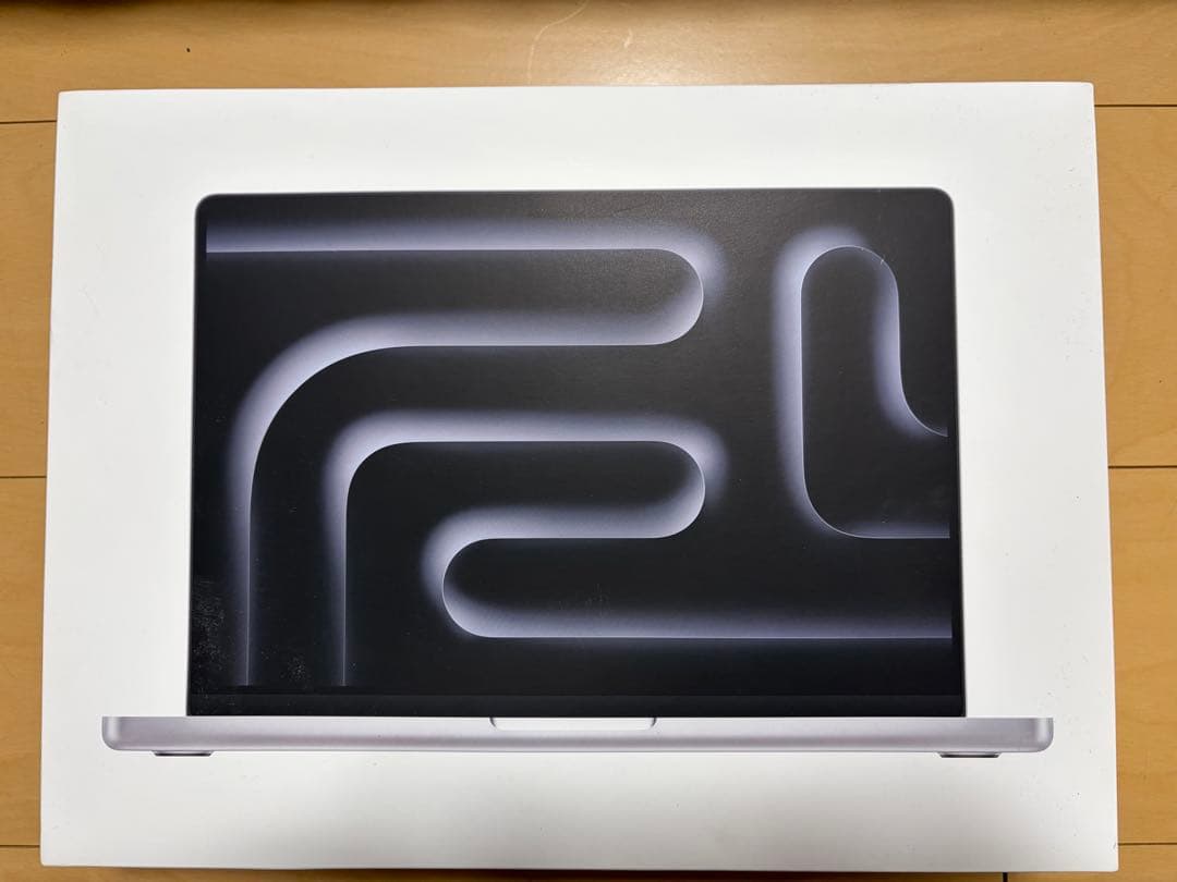 【極美品】M5 14インチ MacBook Pro 512GB シルバーおまけ付 14 inch MacBook Pro Apple M5 chip with 10 core CPU and 10 core GPU