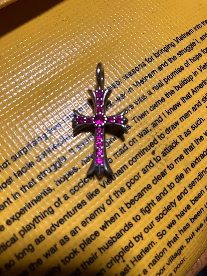 クロムハーツ タイニーCHクロスチャーム with パヴェピンクサフアイア