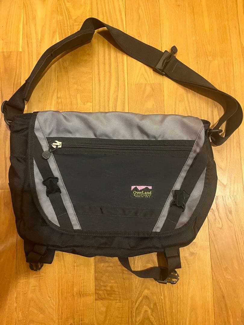 Overland メッセンジャーバッグ 黒/グレー
