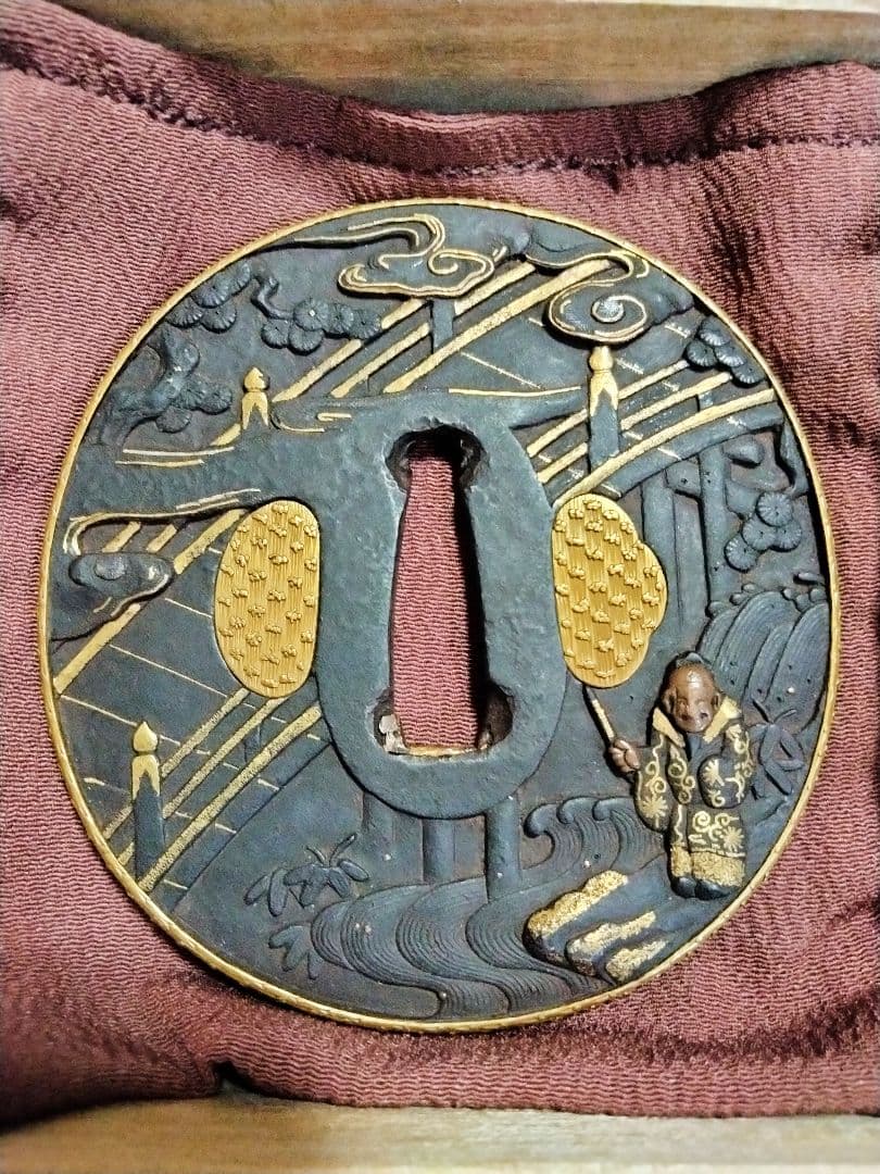 鉄鍔　鐔　(無銘宗典　橋袂賢人図)　江戸時代　金覆輪　金埋金　箱付き