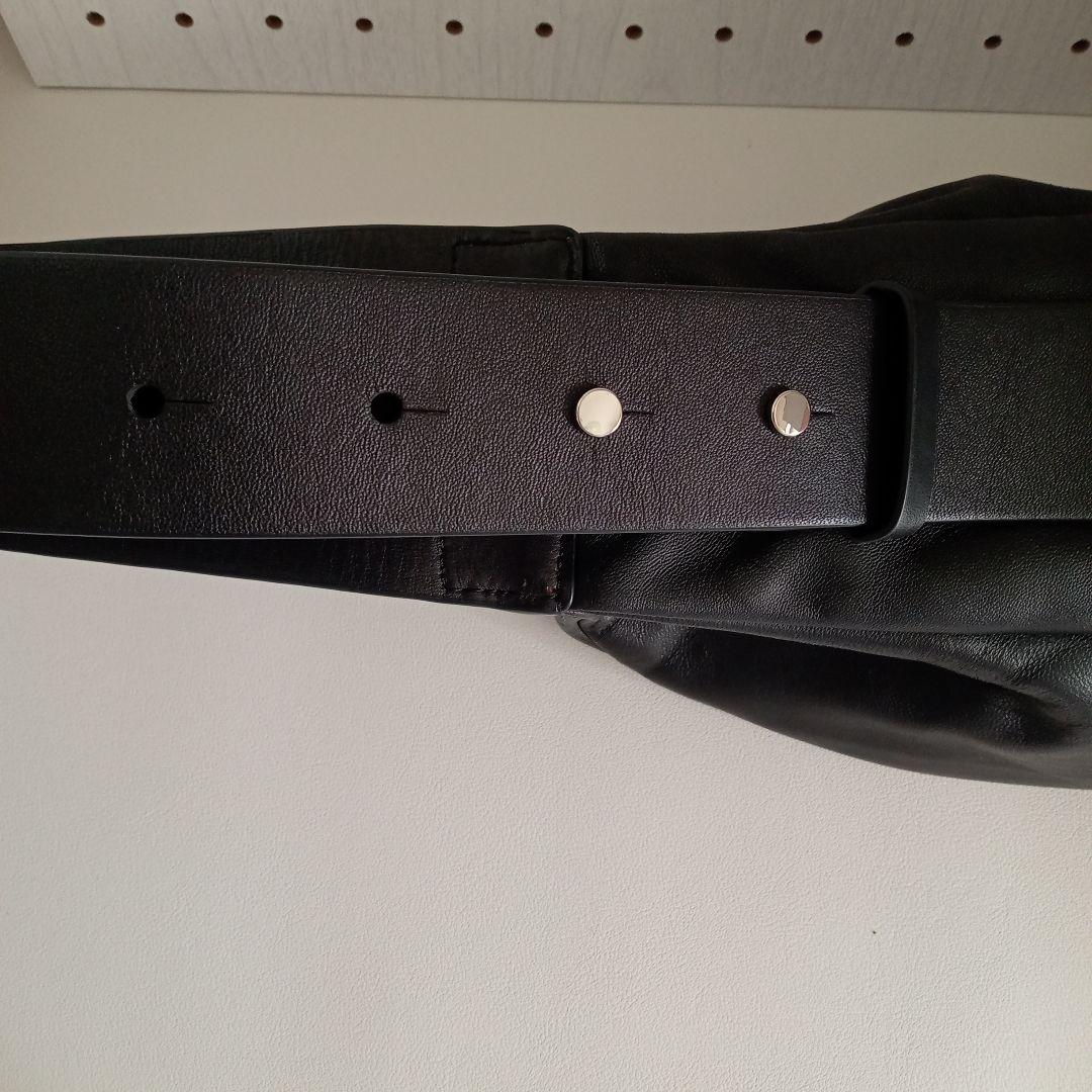 cos レザープリーツベルトバッグ - メルカリ