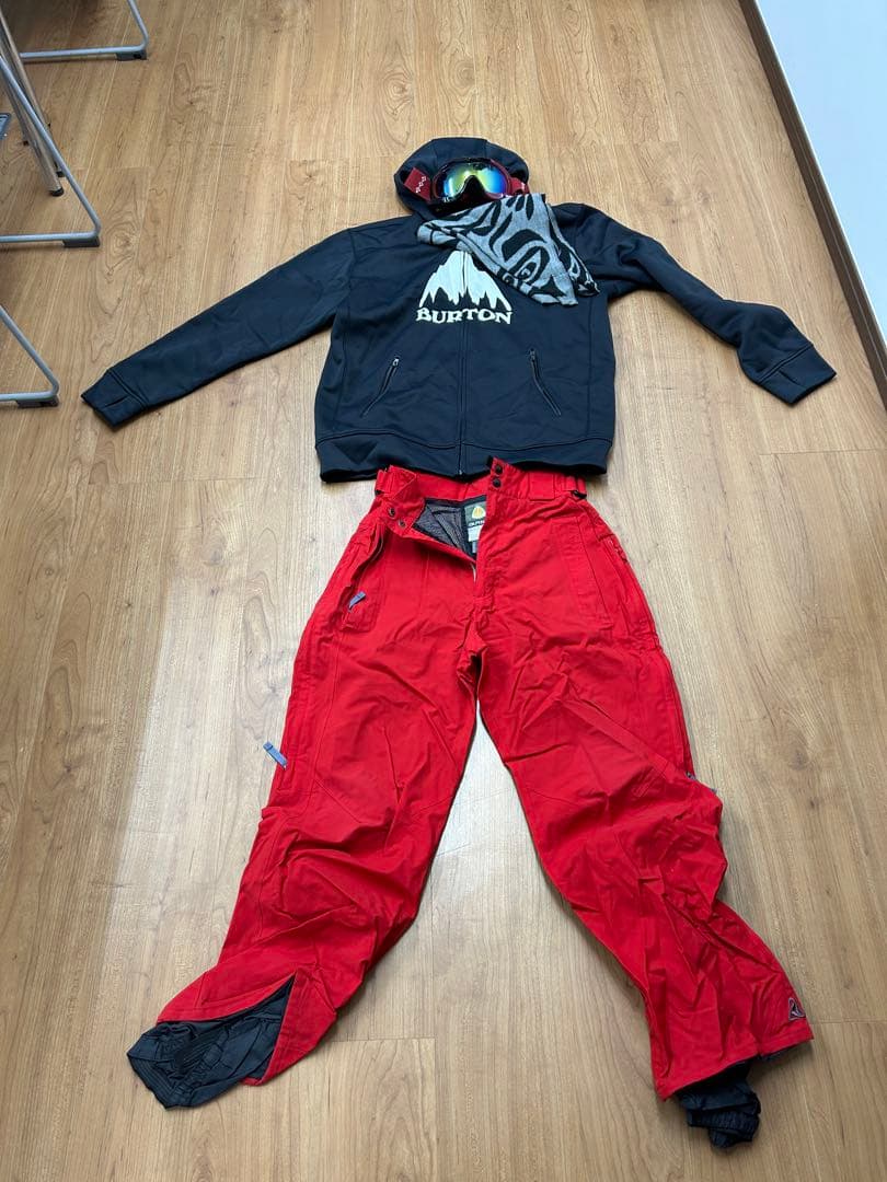 Burton スノーボードウェアセット　上着ＬズボンSサイズ　ゴーグル付き