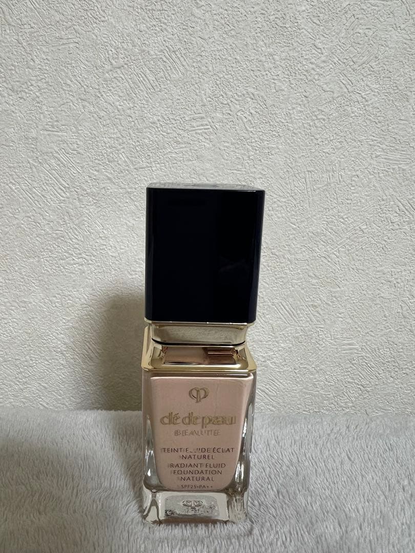 クレドポーボーテ　タンフリュイドエクラナチュレル　リキッドファンデーション