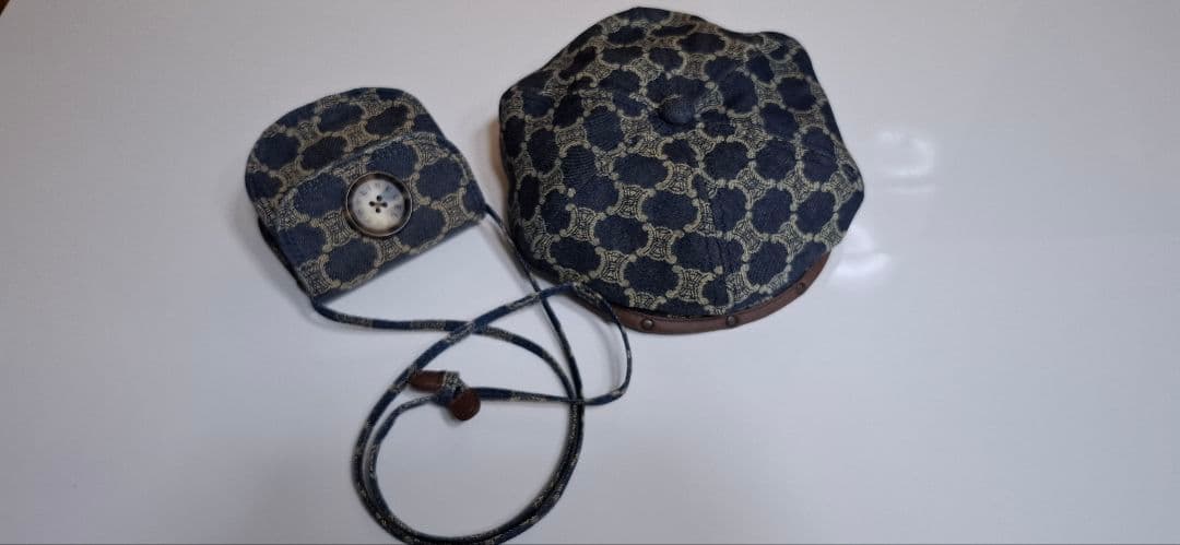 CELINEのポシェットと帽子