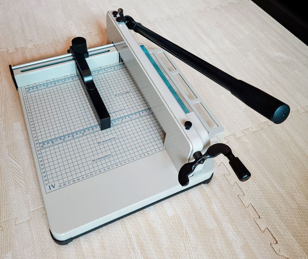 裁断機 A4対応 ペーパーカッター 業務用