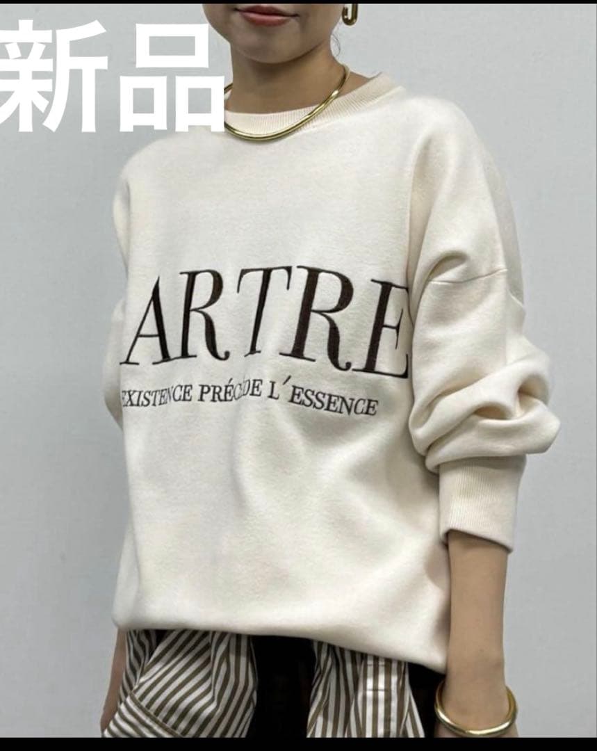 ラウンジドレス　ホワイト 刺繍ロゴニット