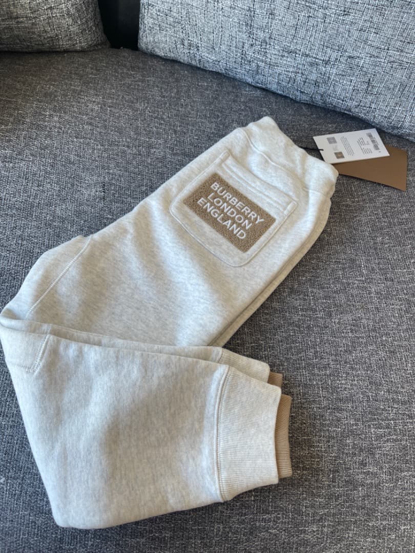 新品未使用 タグ付き BURBERRY 8Y 128cm スウェット