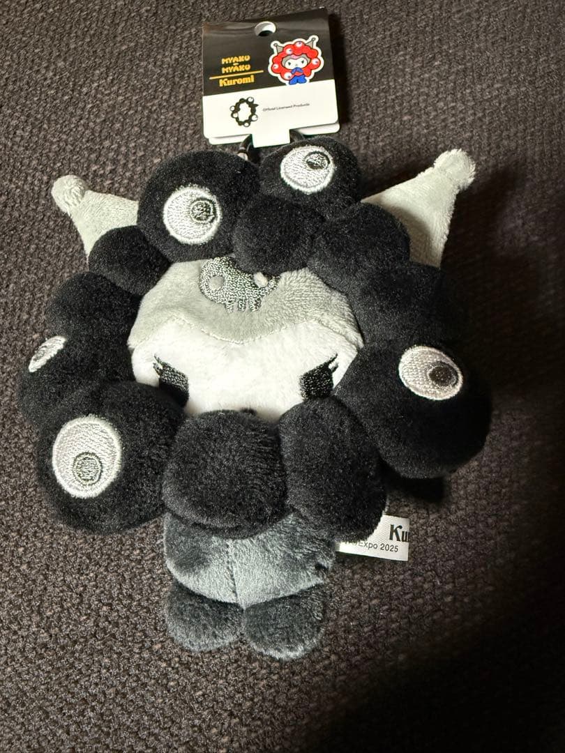 黒 ミャクミャク サンリオ クロミ なりきり カラビナ N1