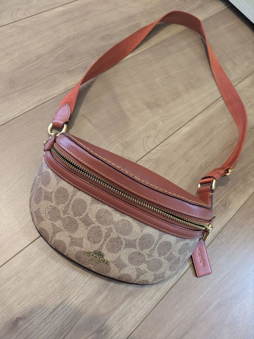 COACH ボディバッグ ベージュ/レッド