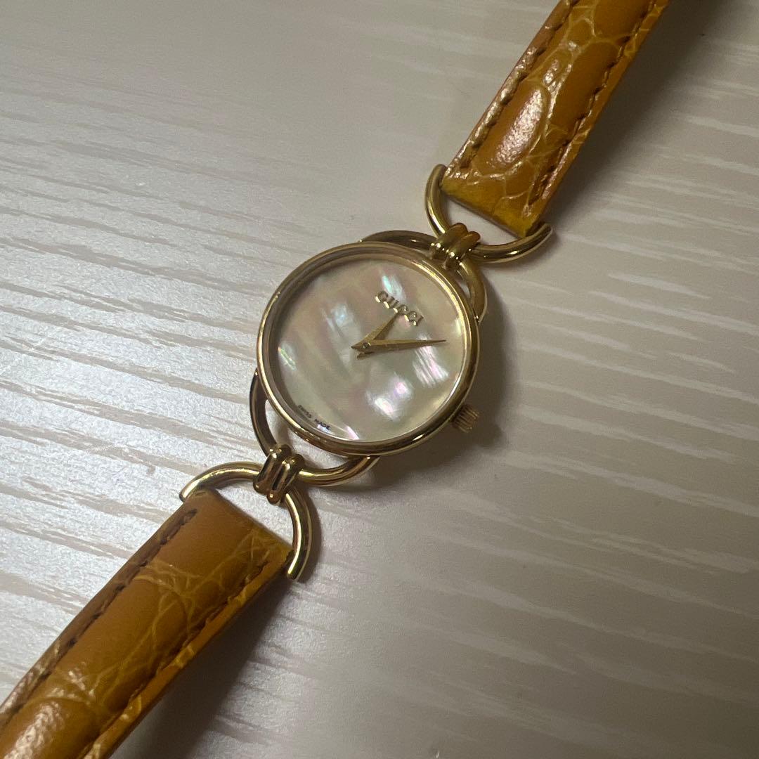 GUCCI パール調文字盤 時計