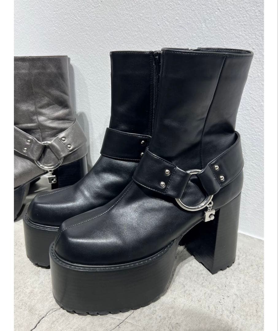 EMODA 新品未使用 チャームバルキーブーツ