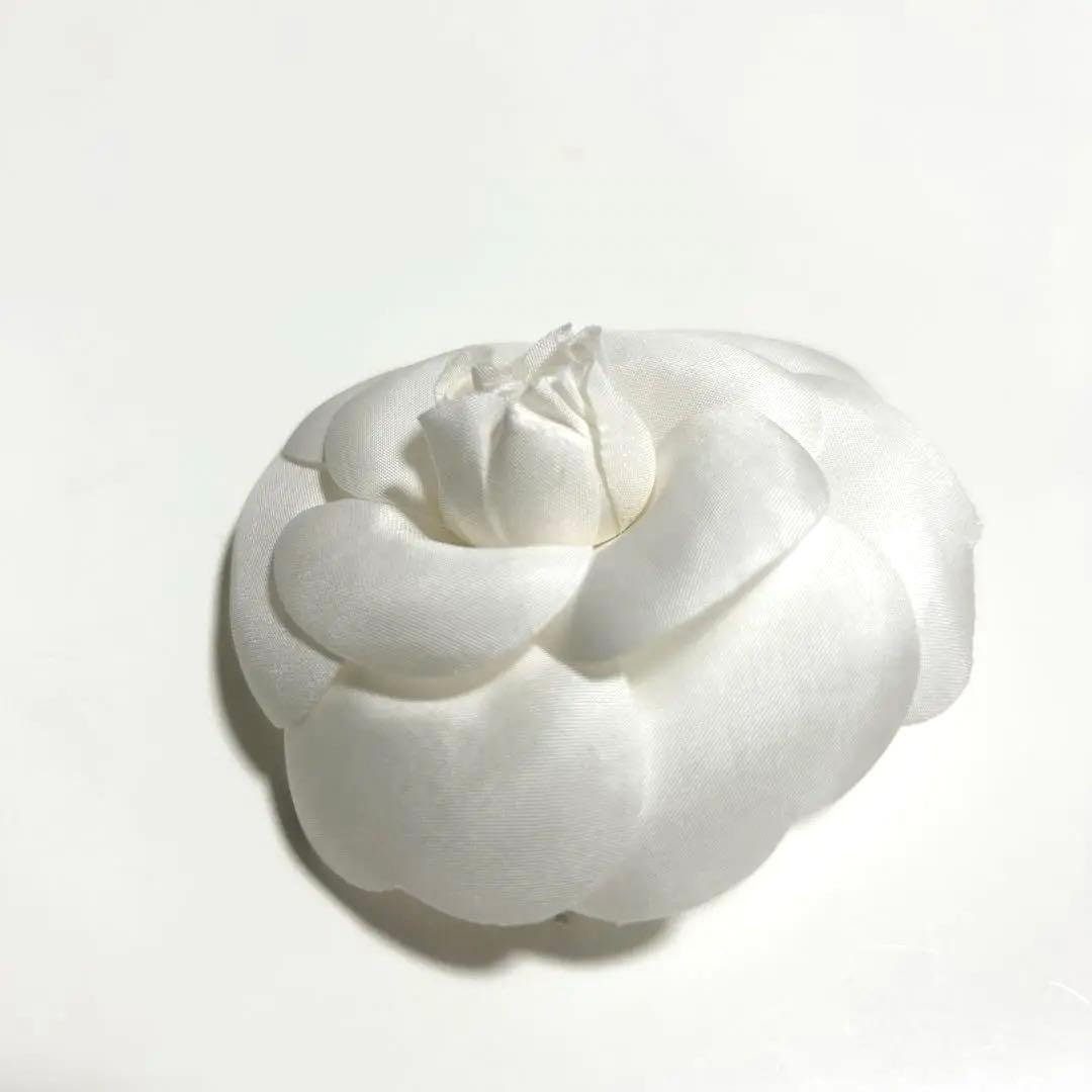 シャネル カメリア コサージュ セレモニー 入学式 白 - メルカリ