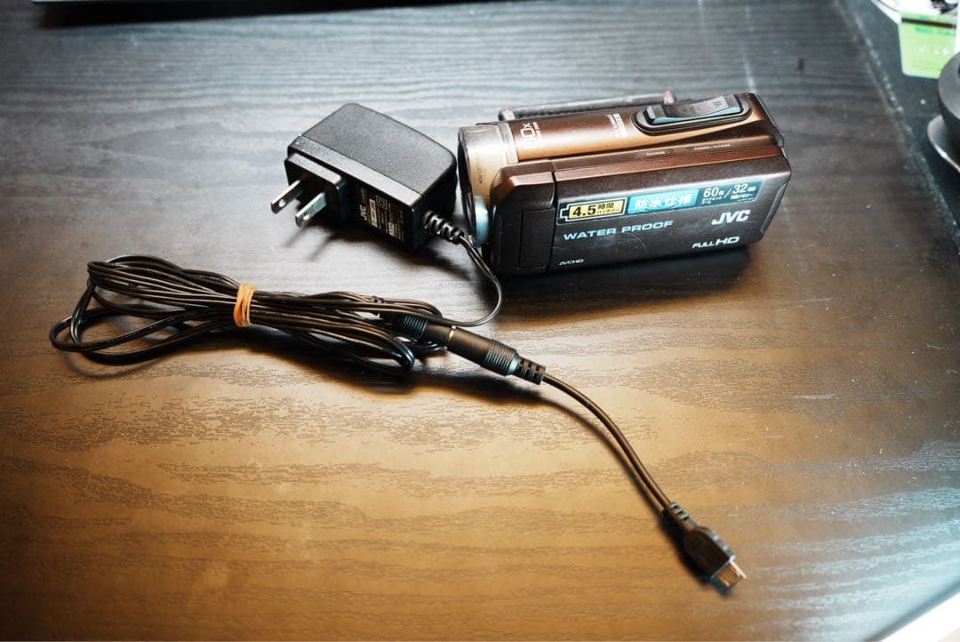 JVC GZ-R70-T ビデオカメラ 本体 ASCII.jp：JVCケンウッド、防水防塵耐衝撃耐低温ビデオカメラEverio