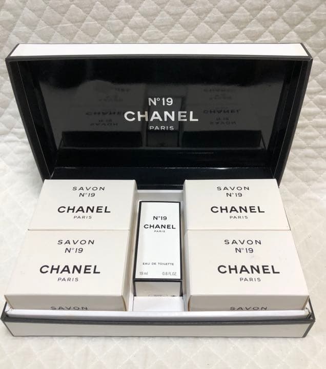 ①CHANELシャネルNo.19 石けん＆オードゥ トワレットセット
