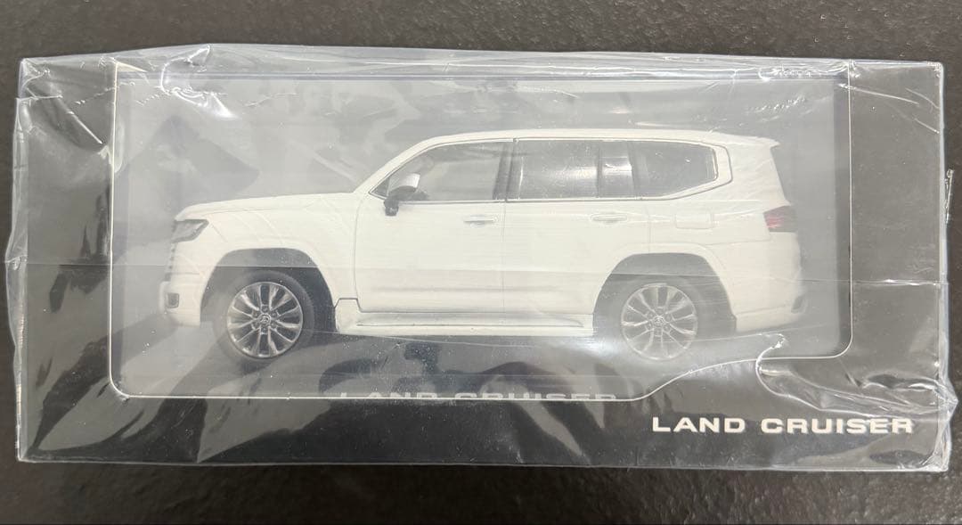 トヨタ ランドクルーザー300 カラーサンプル　ホワイトパール