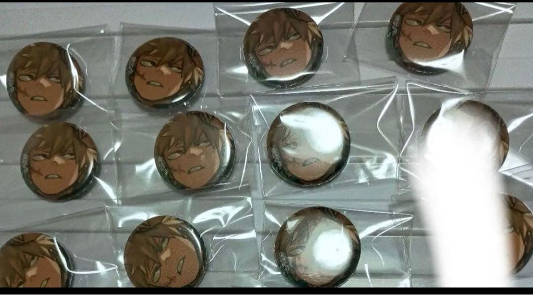 僕のヒーローアカデミア 応募者全員大サービス 缶バッジ 爆豪勝己　10こ 僕のヒーローアカデミア』缶バッジ4個セット EMOTIONS 爆豪