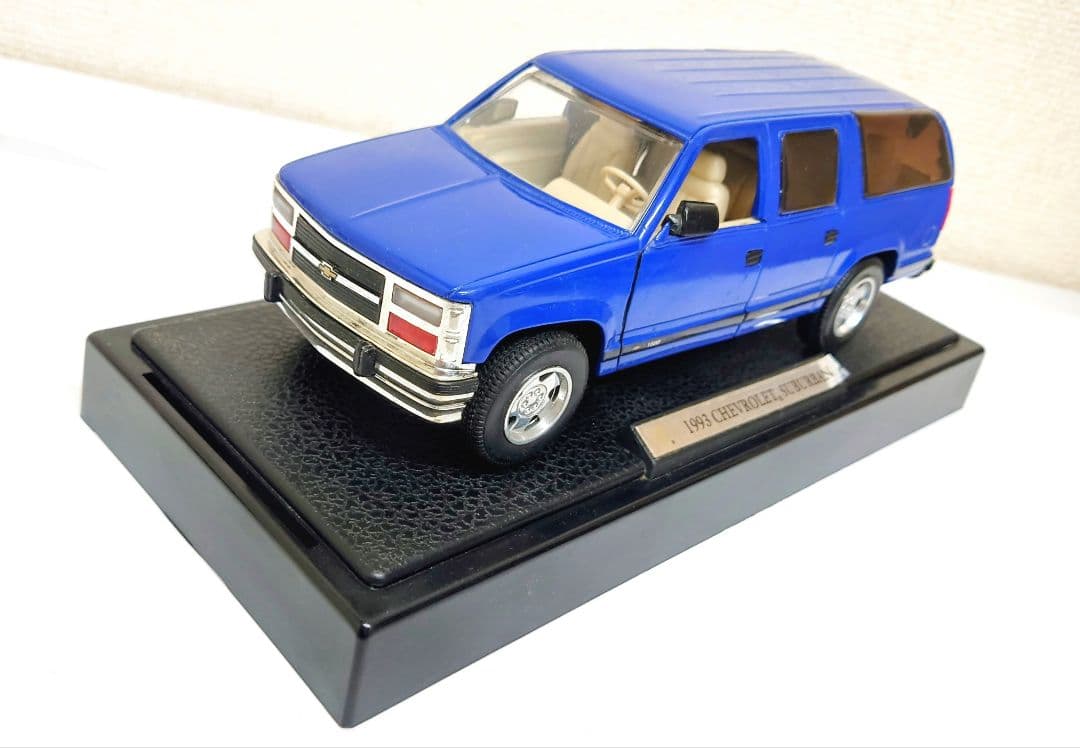 1993 Chevrolet Suburban ミニカー 1/24 アメ車