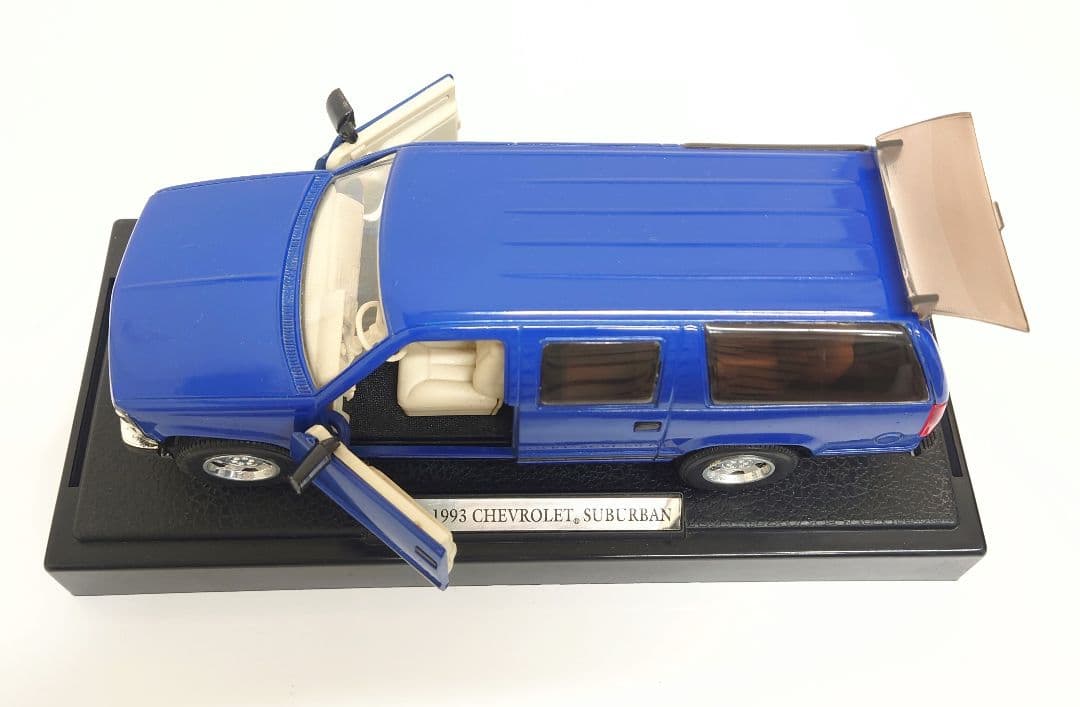 1993 Chevrolet Suburban ミニカー 1/24 アメ車 - メルカリ