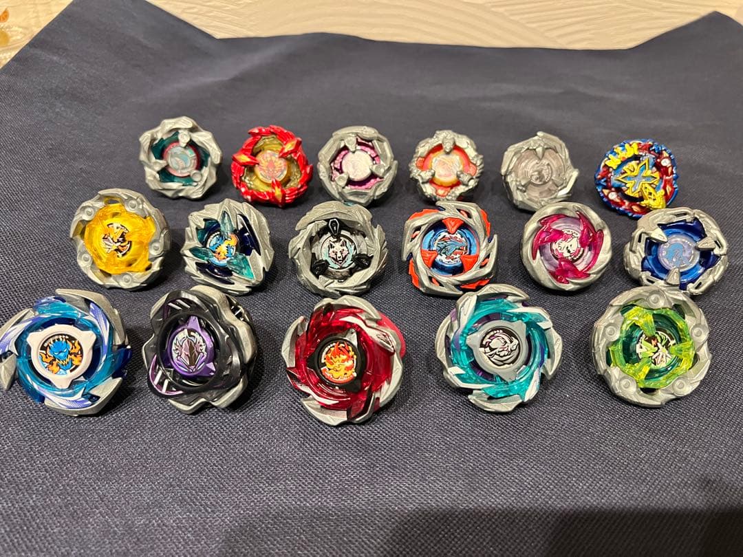 t*y様 【引退品】ベイブレードx 17個セット