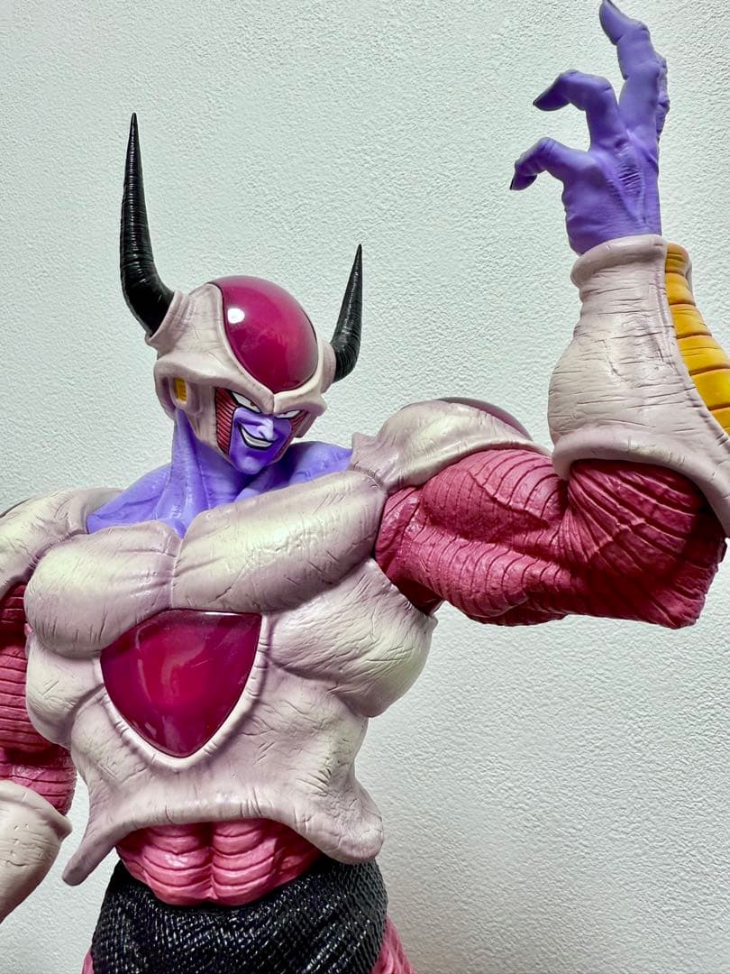 ホワイトホール スタジオ　第ニ形態フリーザ