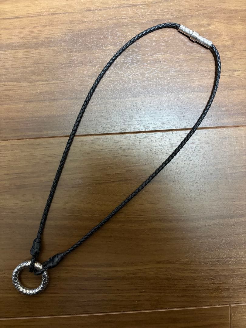 Bottega Venetaレザーリングネックレス