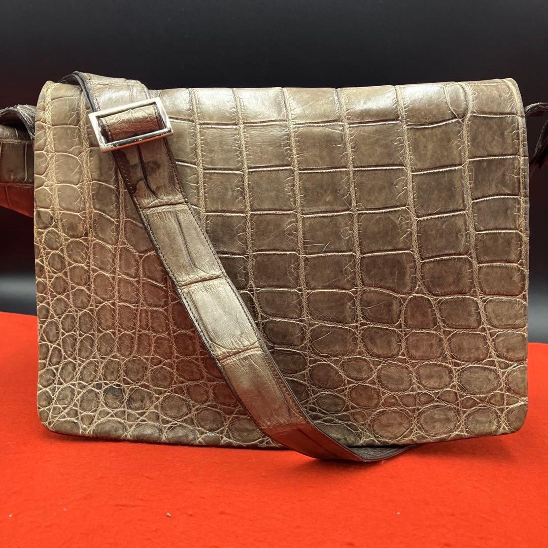 リアル　マットクロコダイル メッセンジャーバッグ 斜め掛け可能　レザー カーキ