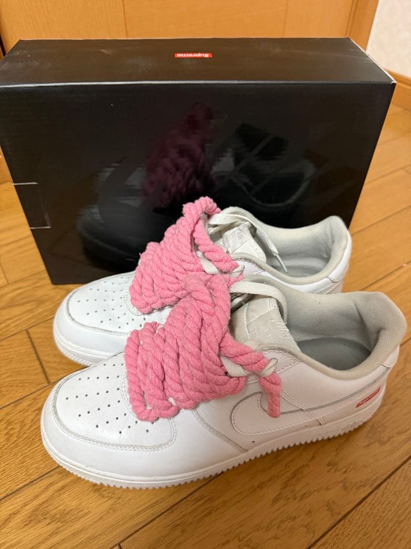 Supreme×Nike Air Force 1 ホワイト ピンクロープ 2025年4日28日 今日のくっく Supreme × Nike Air Force 1 Low 
