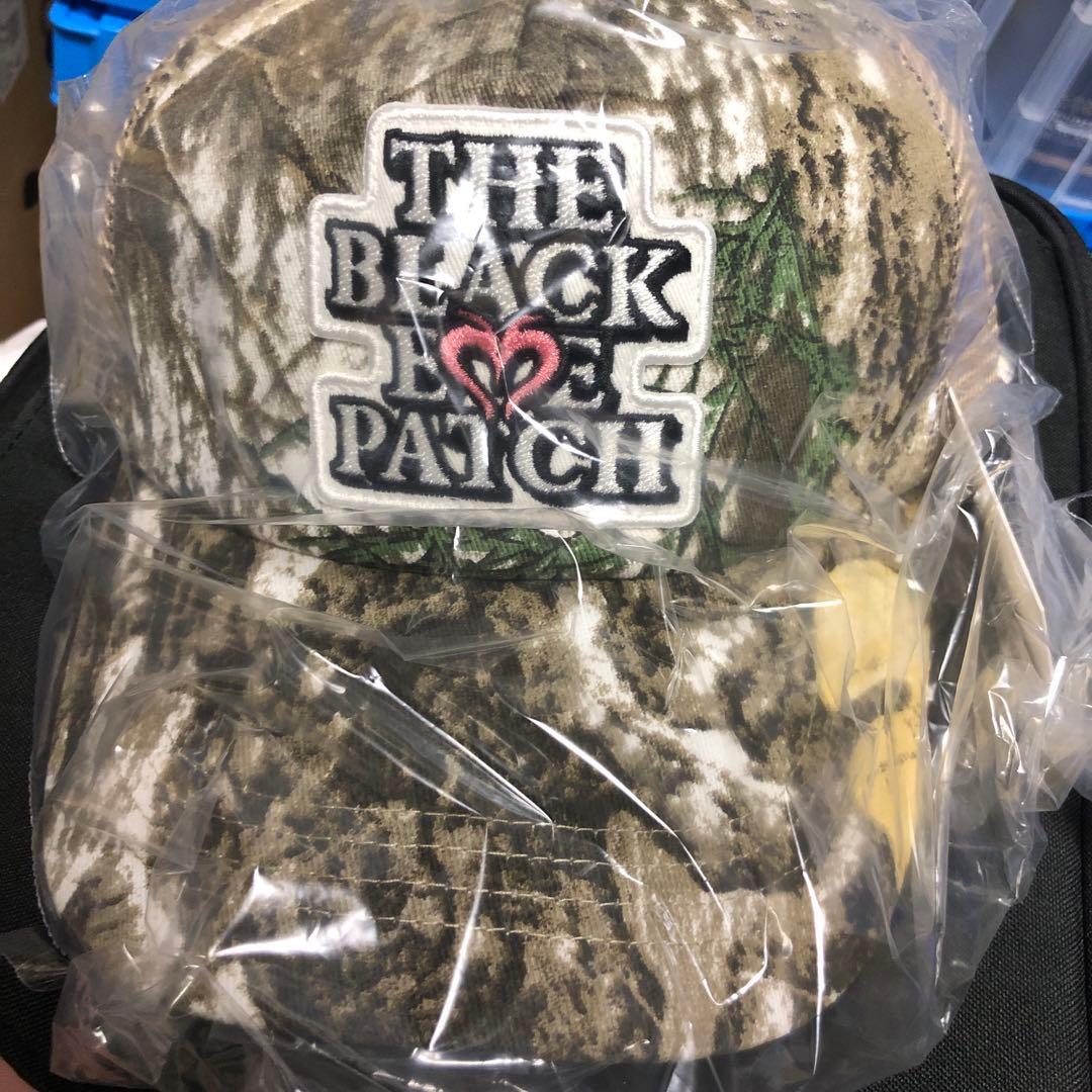 moussy × the black eye patch メッシュキャップ