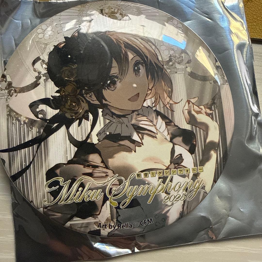 初音ミクシンフォニー 2025 MEIKO 缶バッジ Rella - メルカリ