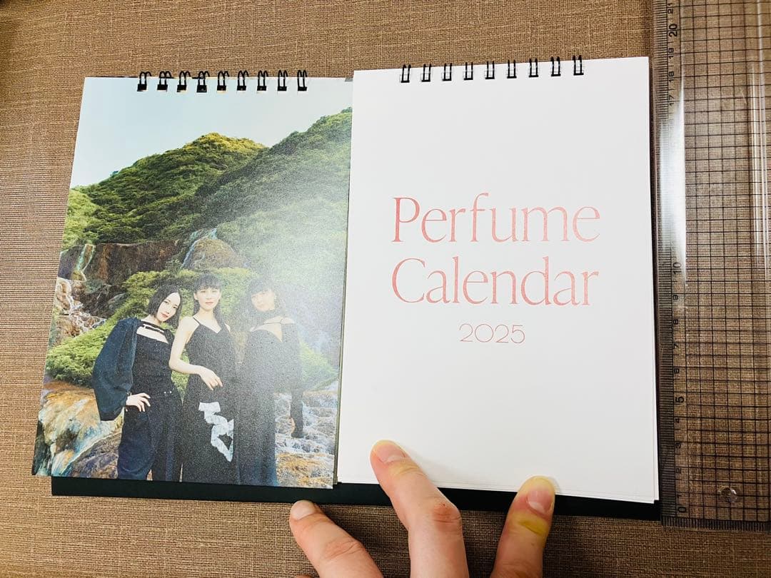 Perfume 卓上カレンダー 2025 - メルカリ