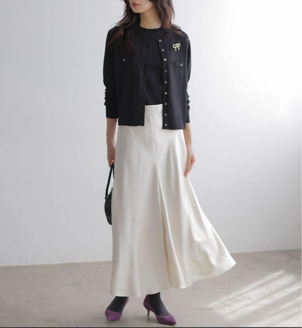 新品タグ付【組曲】完売のサテンナロースカート　ホワイト