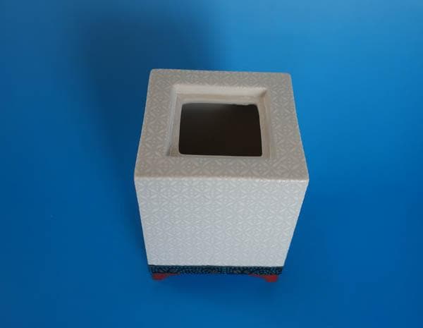 九谷焼 白七宝 栄峰作 角香炉 香炉 共箱 四方香炉 青粒鉄仙 2330