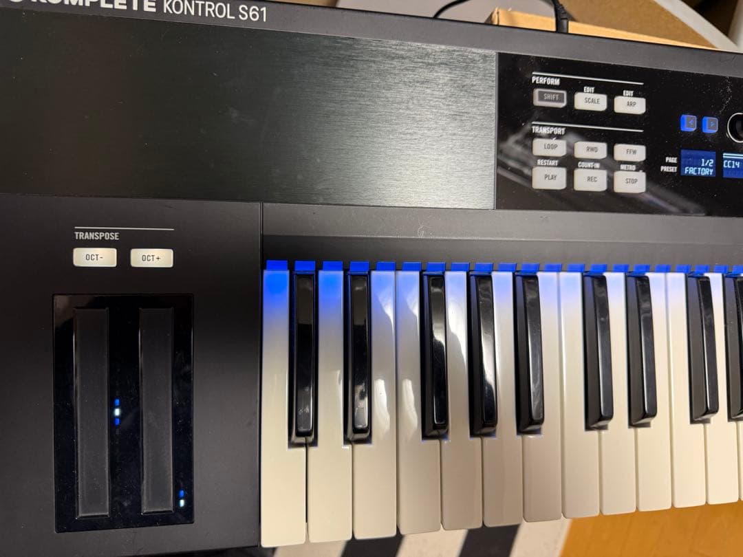 KOMPLETE KONTROL S61 初代 MIDIキーボード 本体