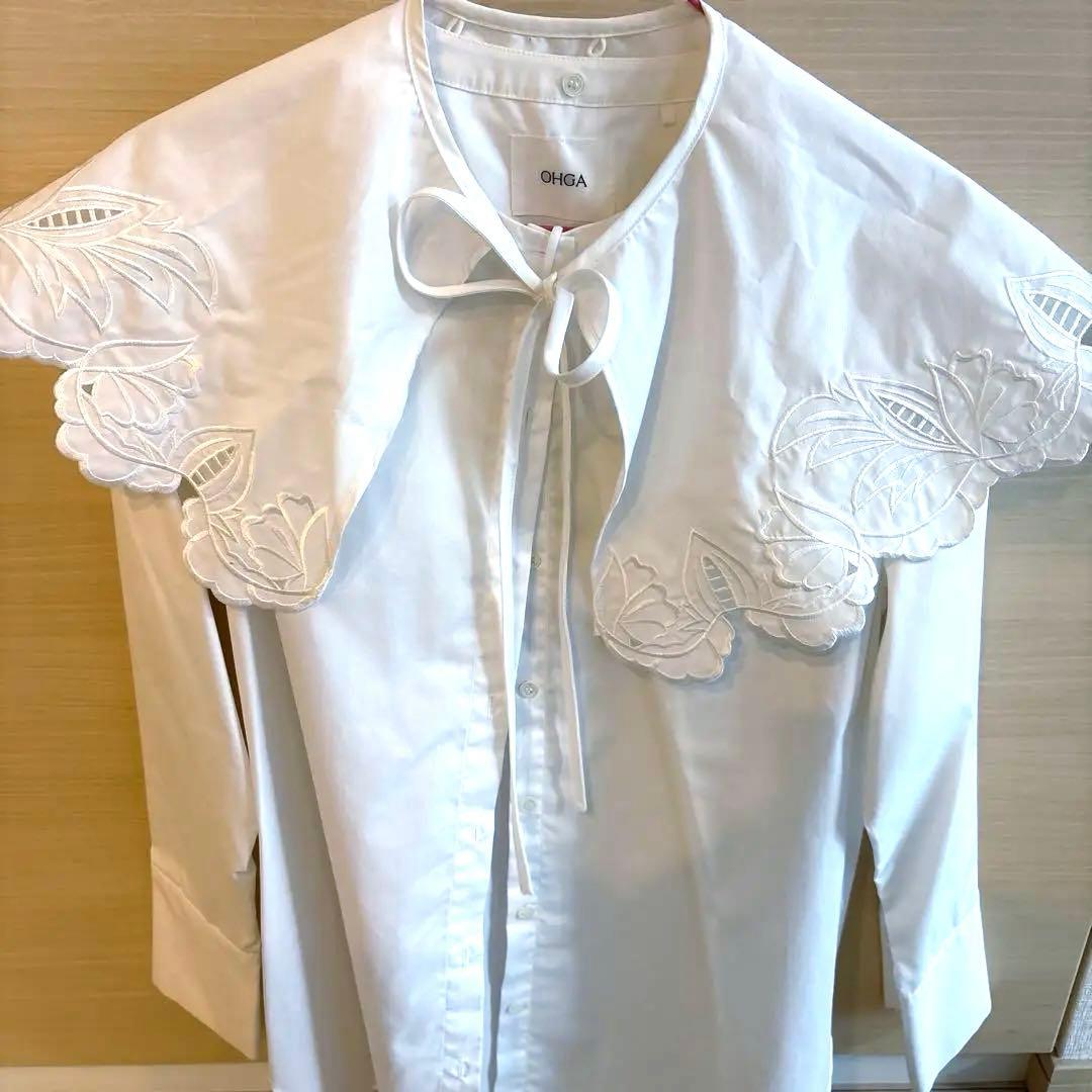 OHGA 刺繍付きケープカラーシャツ　ブラウス