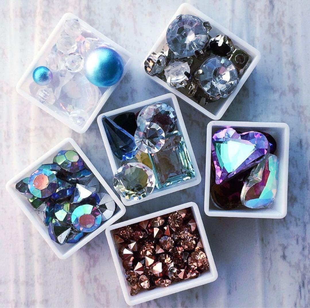 ✧1点物✧豪華✧miniケース入り✧ガラスビジュー✧チャトン✧パーツ詰め合わせ✧