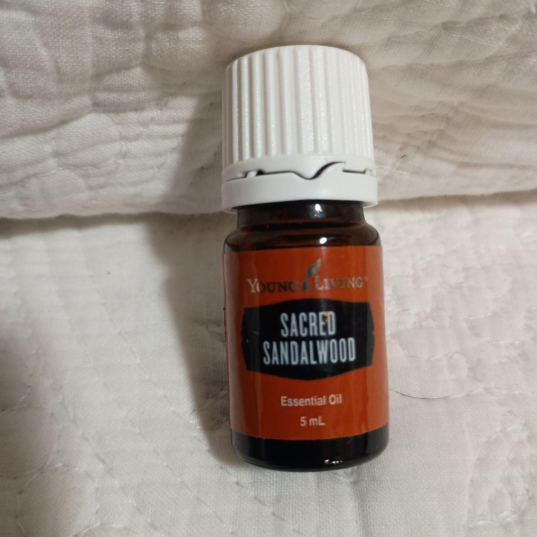 Young Living セイクレッド サンダルウッド 5ml