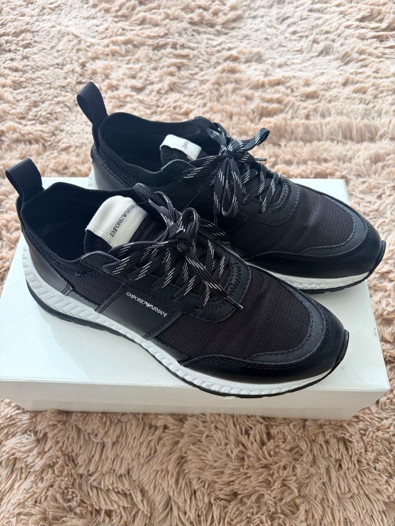 定価3万円 EMPORIO ARMANI レザーパネルレースアップスニーカー黒 EMPORIO ARMANI スニーカー 「エンポリオ アルマーニ」スニーカー