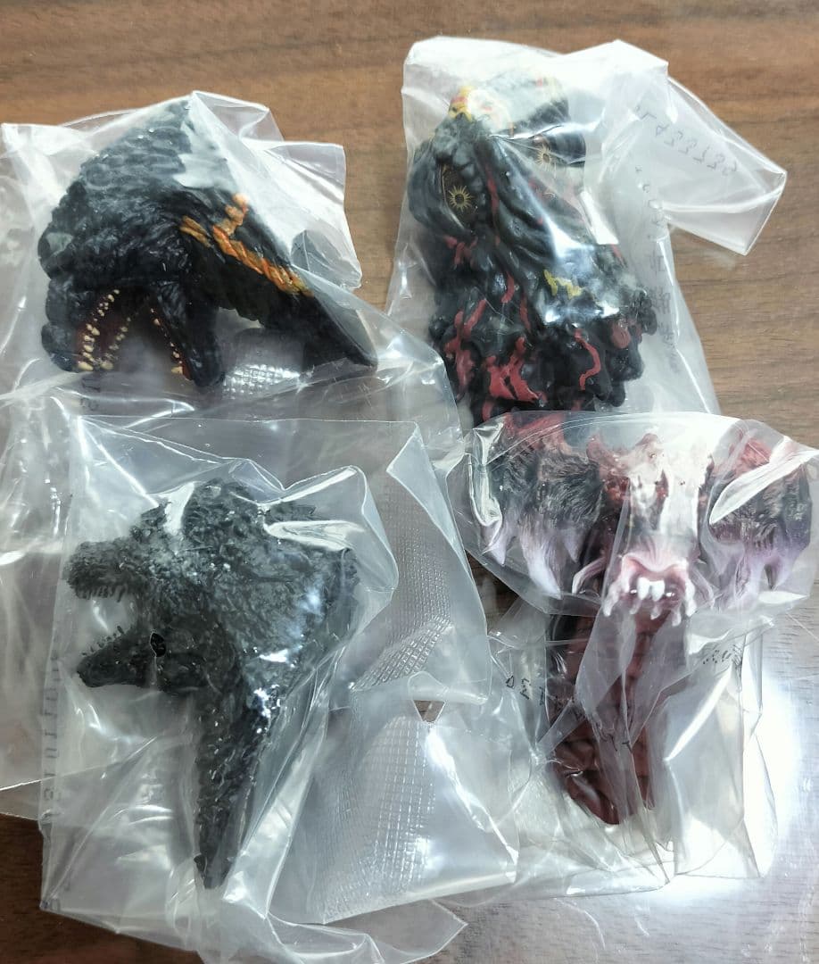 一番くじ ゴジラ モンスターヘッドマグネット 4種セット - メルカリ