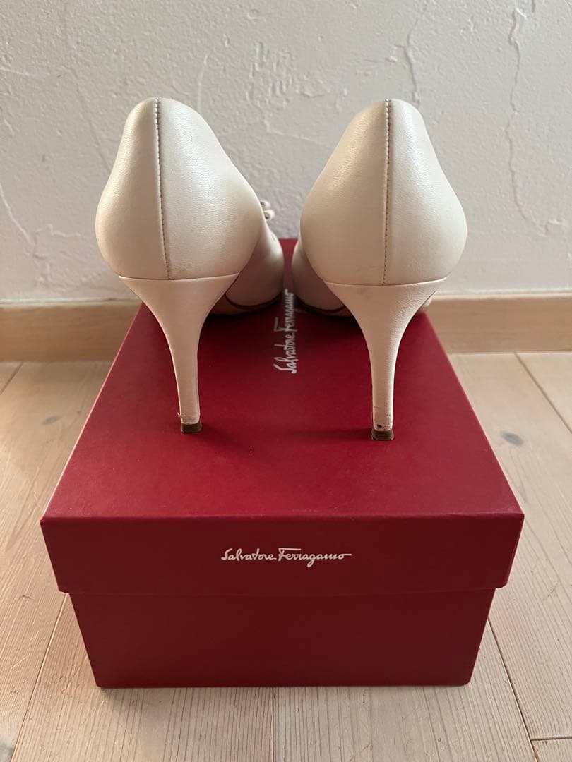 最終価格 Ferragamo フェラガモ パンプス 24.5 リボン ヒール8D