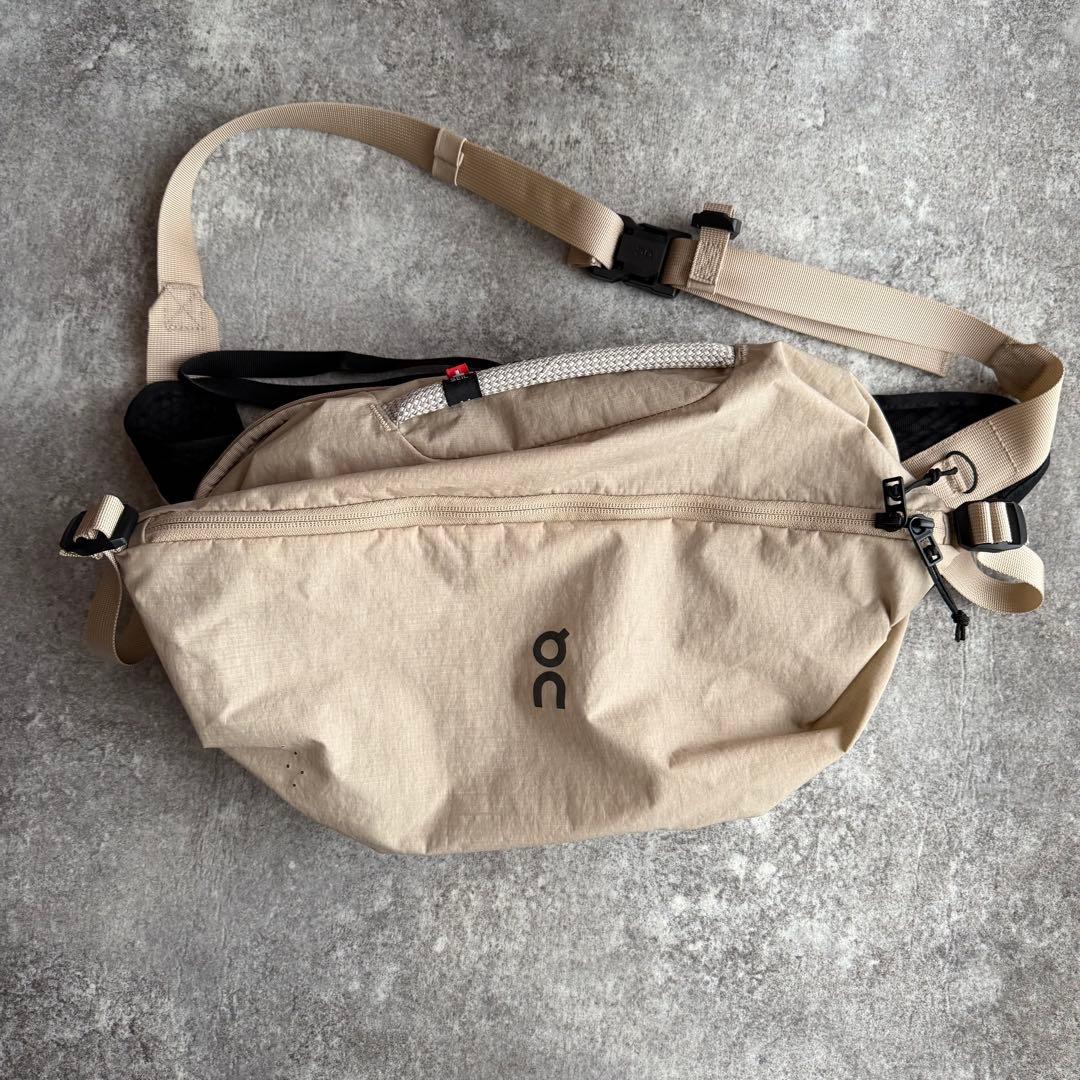 美品！【On】ボディバッグ Sling Pack 9L - メルカリ