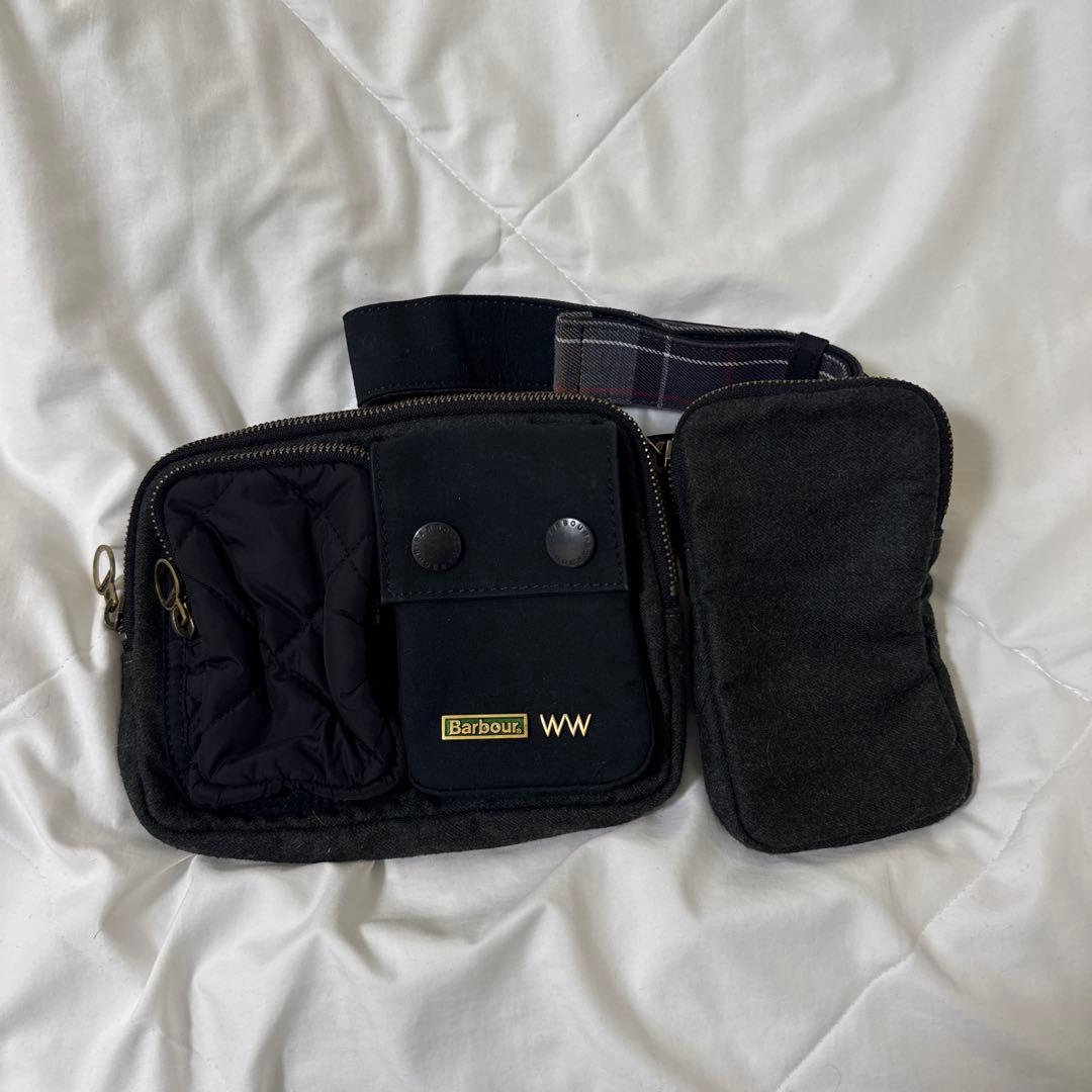 Barbour WW ブラックボディバッグ