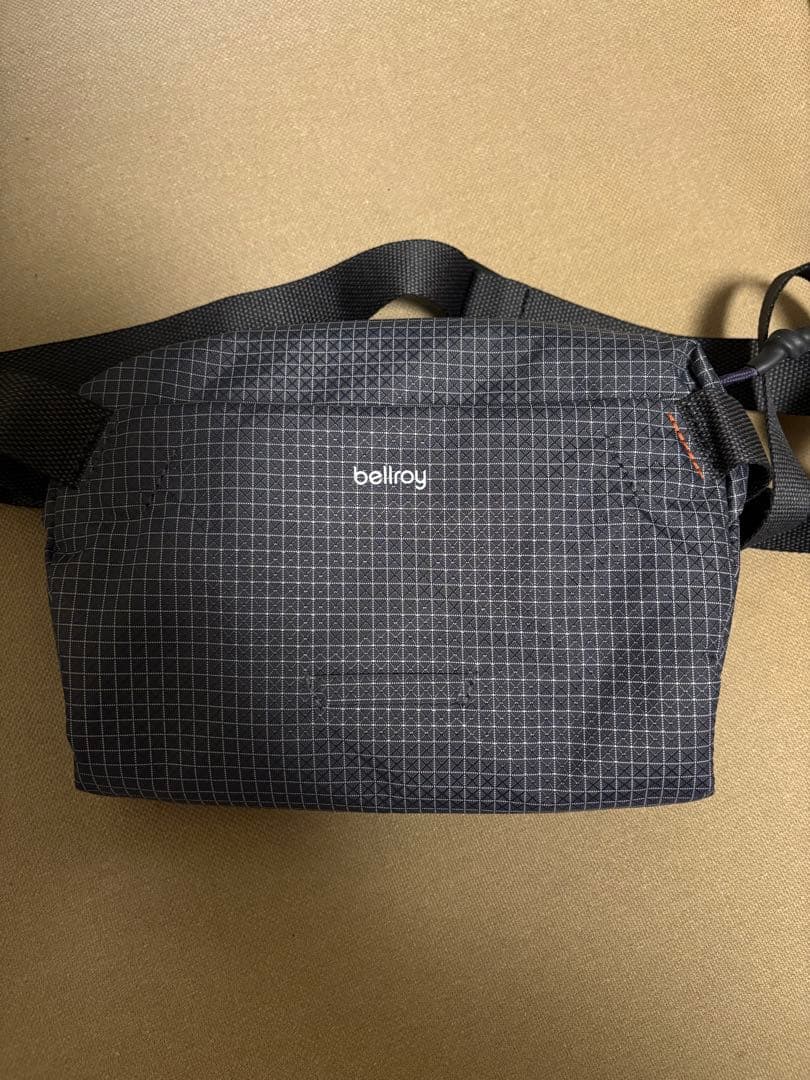 バッグ bellroy Lite Sling Mini Lite Sling Mini | 容量4Lのコンパクトな軽量クロスボディバッグ