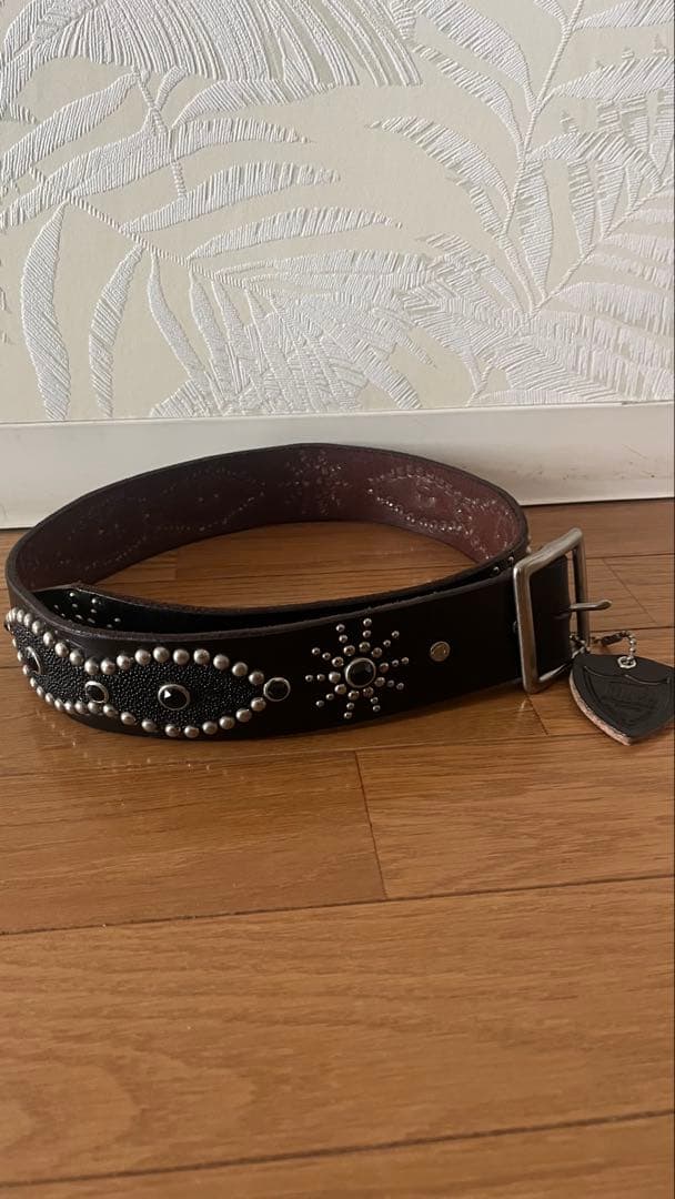 新品！試着のみ！HOLLYWOOD スタッズ付きレザーベルト 32