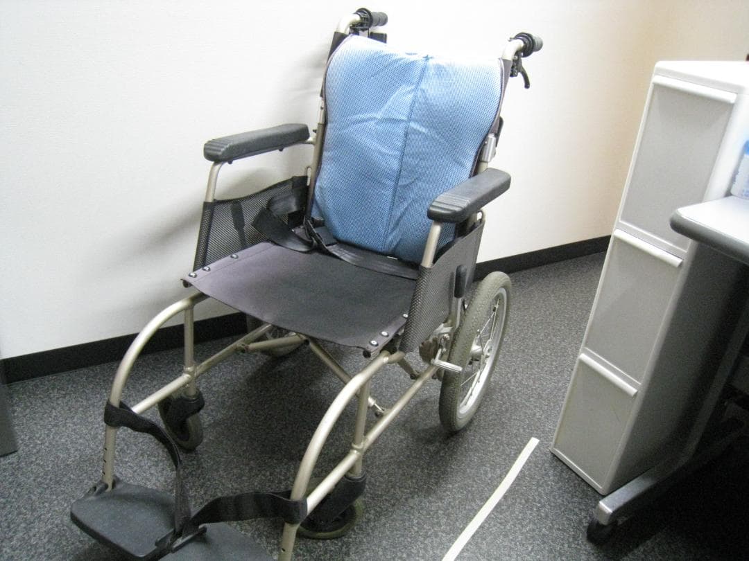 【送料無料】介助用 電動アシスト 車いす　アシストホイールライト