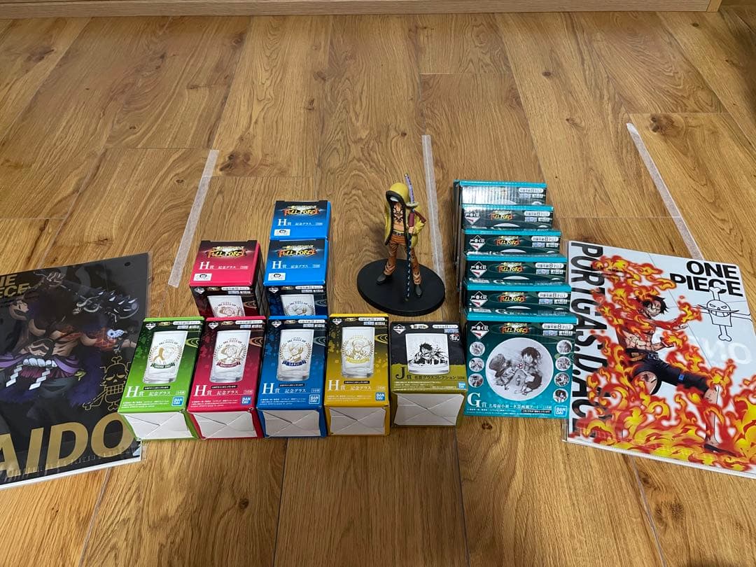 ワンピース　小物類　バラ売り　小皿　グラス　キーホルダー