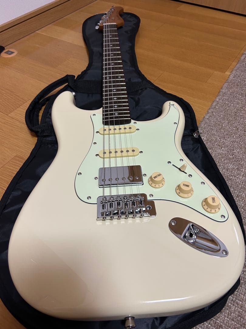 美品おまけ付　Bacchus BST-2-RSM/R OWH ストラト　ギター