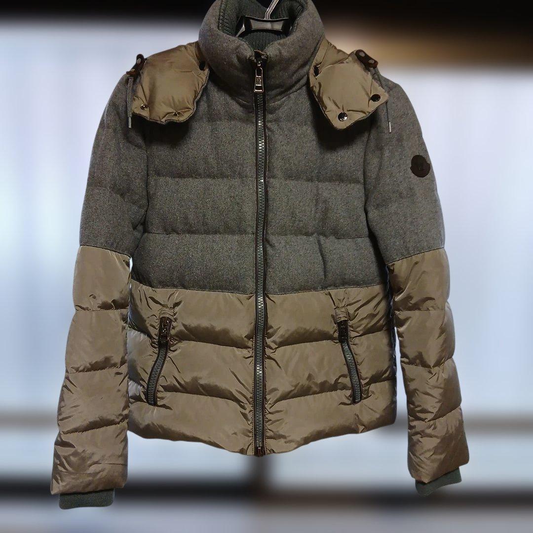 もんちっちさん専用MONCLER HARVEYダウンジャケット グレー・ベージュ MONCLER〉スタッフ蘭も一安心なダウンジャケットを。｜ビームス ハウス