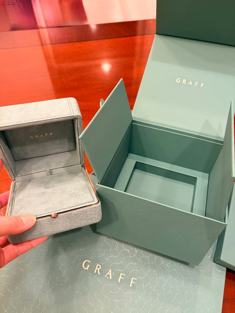 Graff 空箱のみ（ネックレス） リニューアル後 新作 - メルカリ